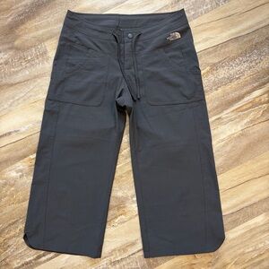 The North Face Women's Capri TNF APEX Grey Gray Cropped Pants Shorts Size 2